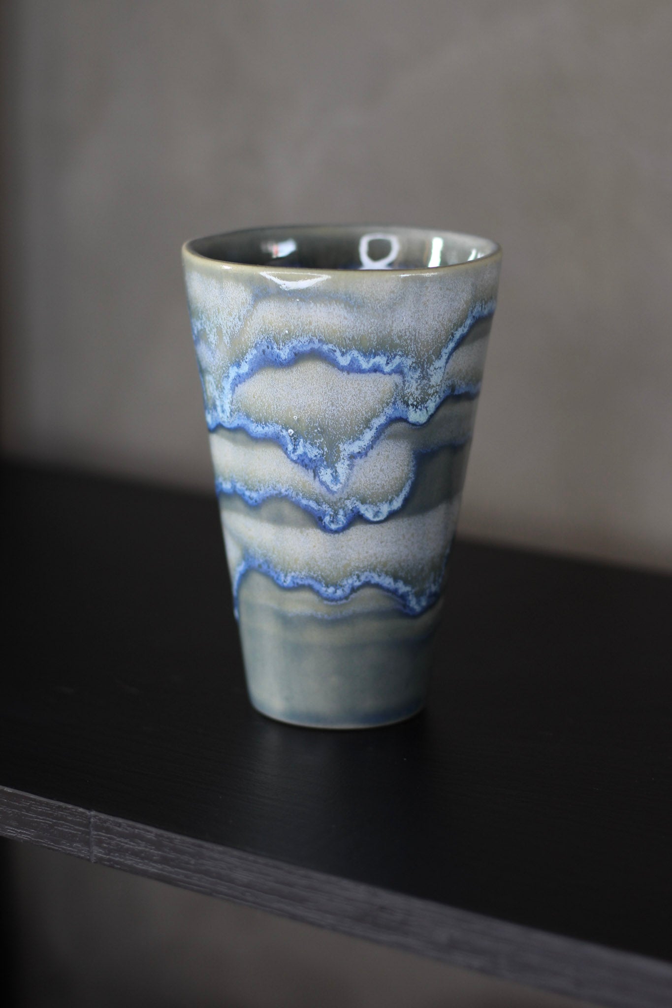 Vaso Cone em Cerâmica para Flores Decoração Azul e Cinza