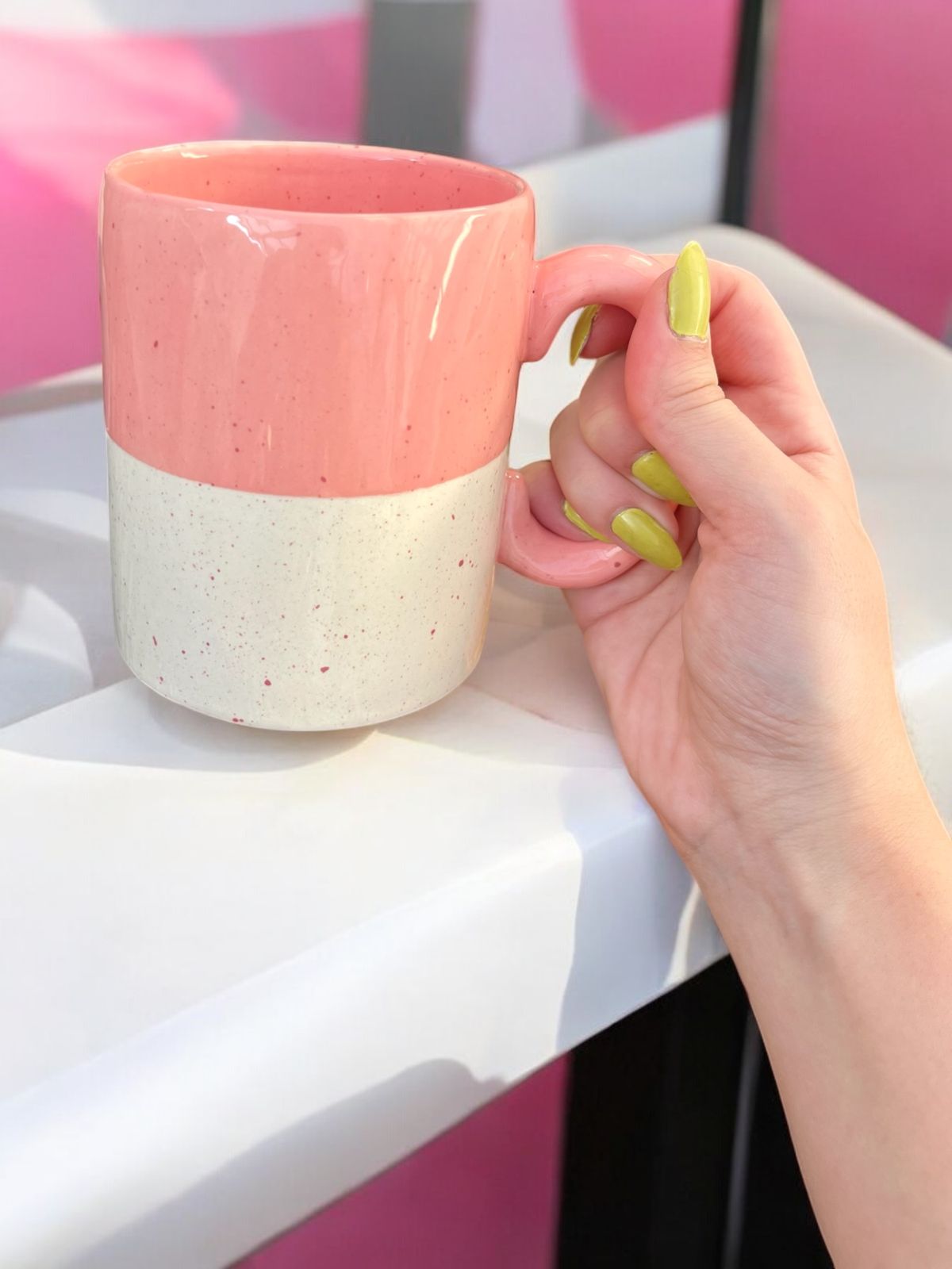 Caneca Dualidade em Cerâmica Artesanal 350 ML Rosa